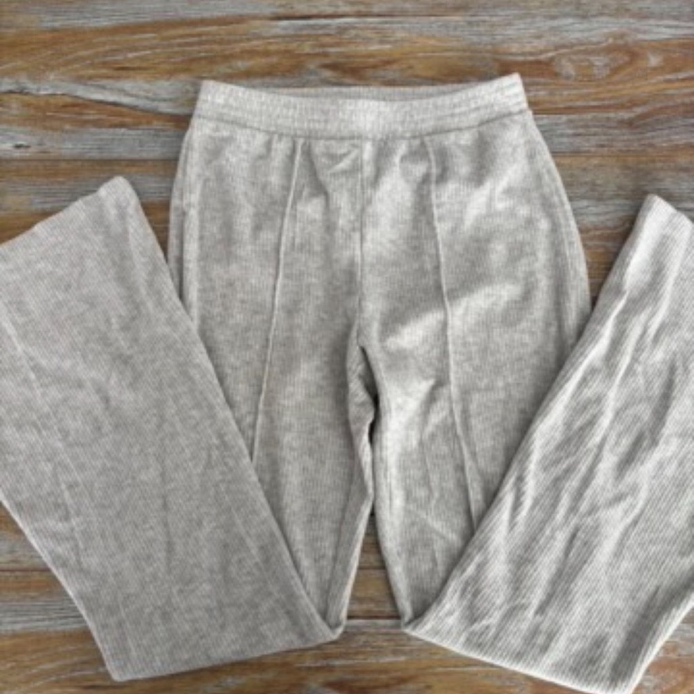 Aerie Women's Flared Legging Plants Size XS Light Grey
